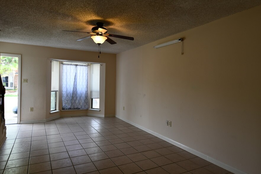 Building Photo - 5245 Brightside View Dr