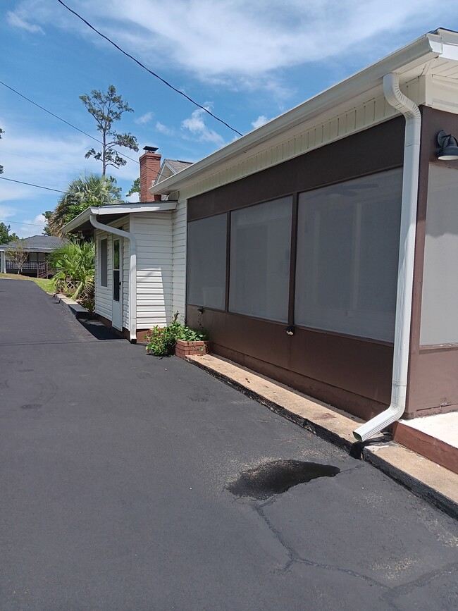 Building Photo - 964 Morgan Ave