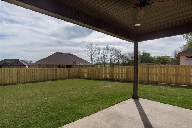 Building Photo - 4 Bed with LOFT!