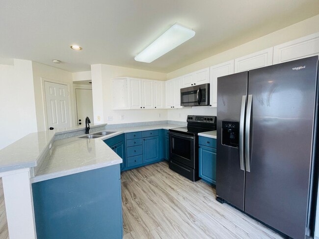 Building Photo - Partly Furnished 3-bedroom, 2.5-bath home,...
