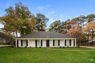 Building Photo - Beautiful 3 Bedroom Home