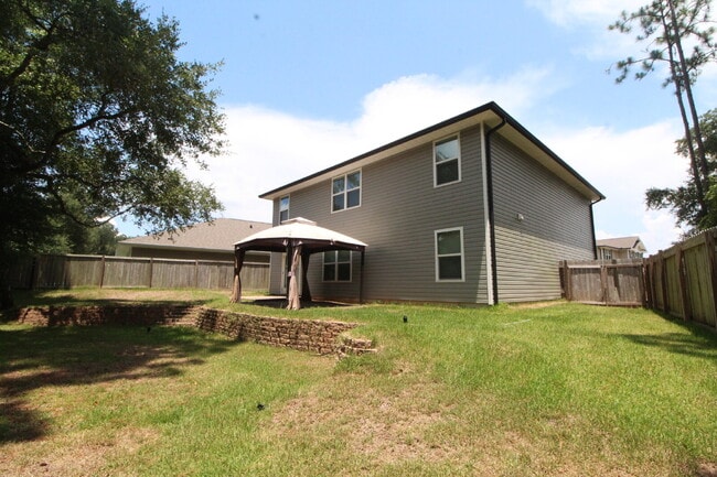 Building Photo - Spacious 5-Bedroom Home Near NAS with Move...