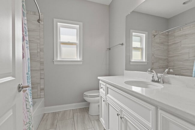 Building Photo - 4 Bed 3.5 Bath Home on the Golf Course