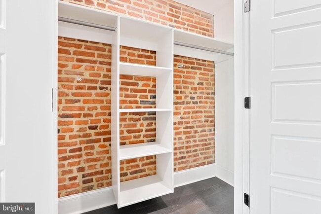 Building Photo - 263 S Robinson St