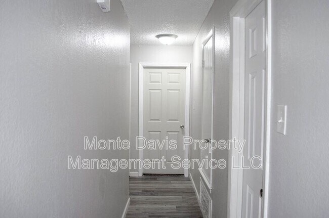 Building Photo - 2306 Fuzz Fairway