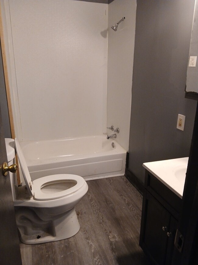 Building Photo - 3504 Blackstone Ave