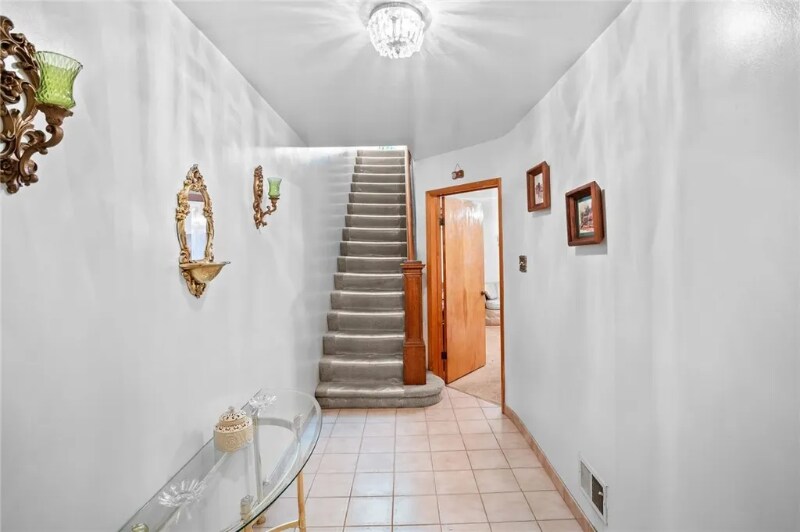 Building Photo - 3437 Parkview Ave