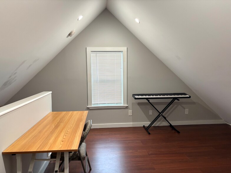 Building Photo - 104 Casey St