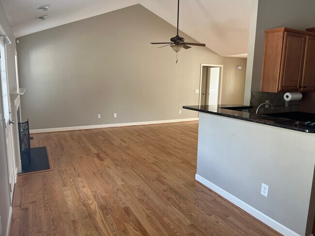 Building Photo - 650 Northview Dr