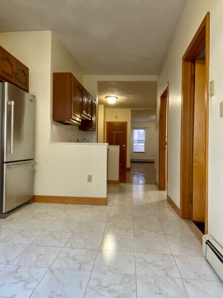 Building Photo - 69 Baldwin St