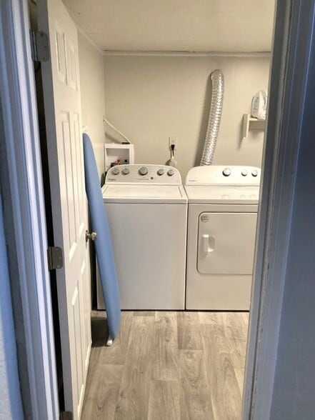 Building Photo - 12 E 400 N