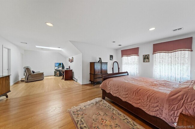 Building Photo - 20 Goshen Rd