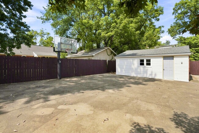 Building Photo - 912 Beechwood Rd
