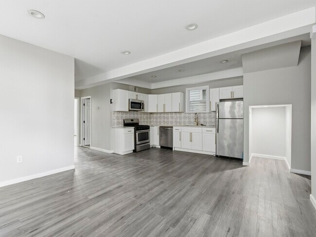 Building Photo - 23 Bayview Ave