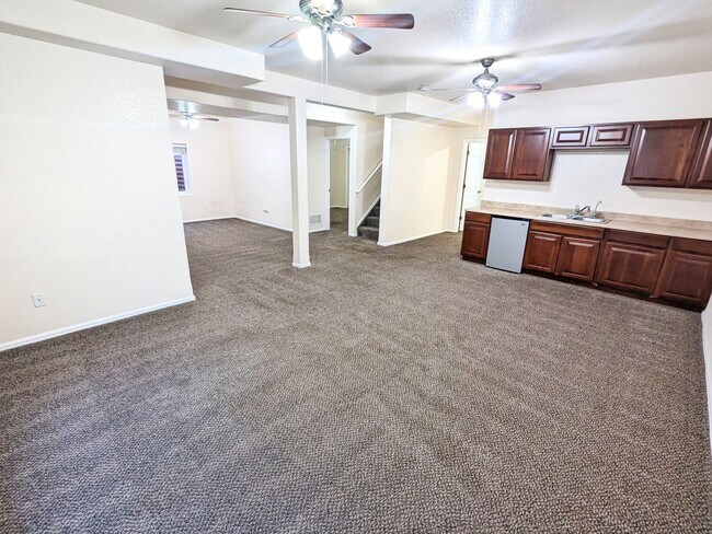 Building Photo - Large Single Family Home