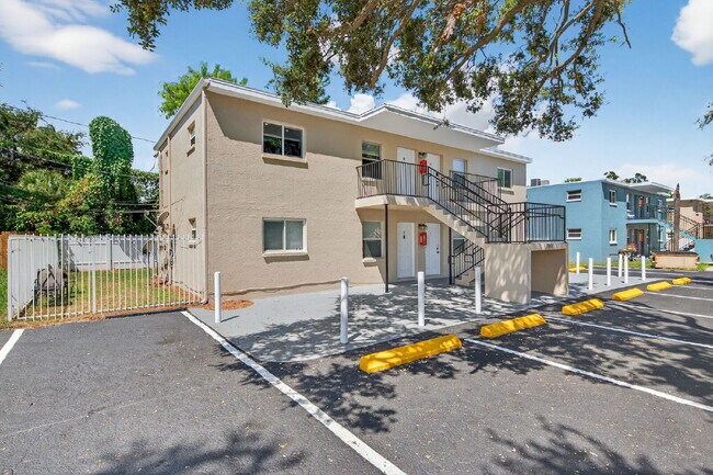 Building Photo - Spacious 2 bed apartment with fenced courtyard, parking, payment plans available for security dep...