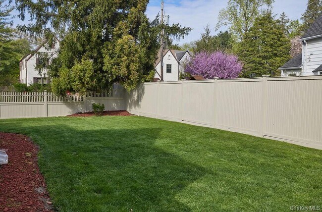 Building Photo - 4 Glenwolde Park