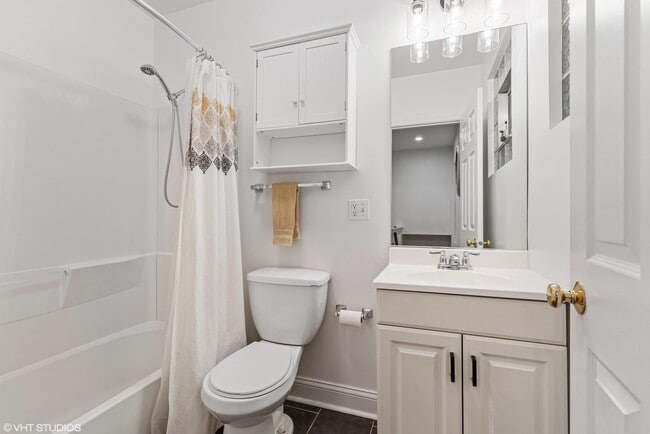 Building Photo - 2524 N Washtenaw Ave