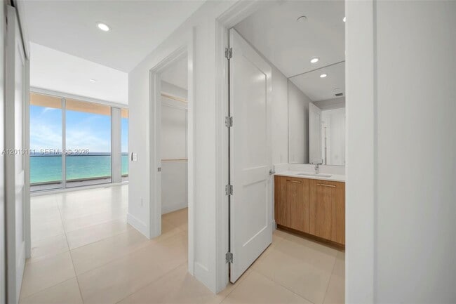 Building Photo - 153 N Seabreeze Blvd