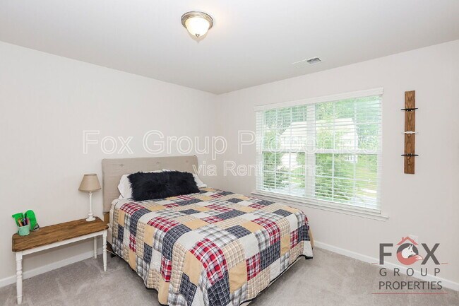 Building Photo - 200 Falls Cove Dr