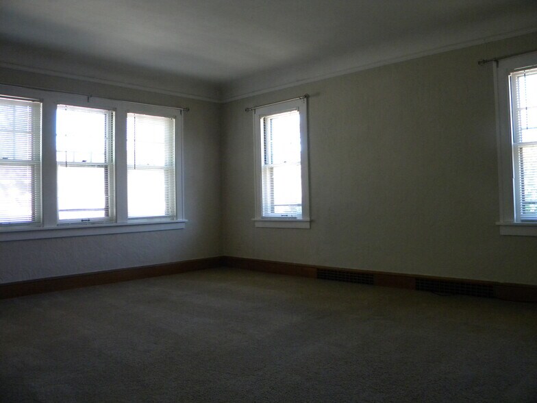 Living room - 1220 20th St