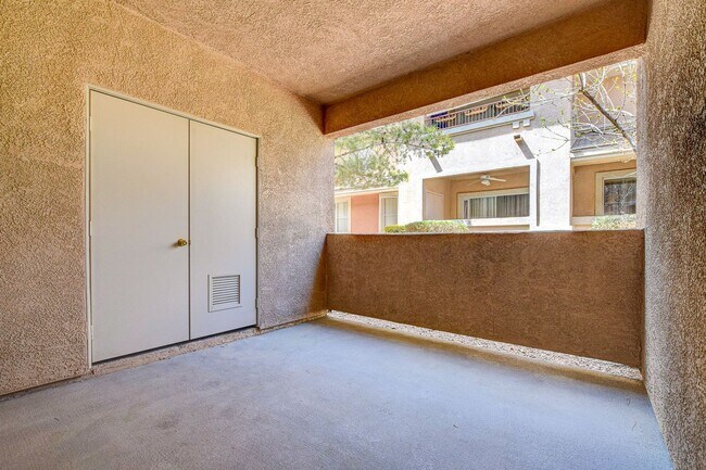 Building Photo - Upgraded First-Floor Condo in a Gated Summ...