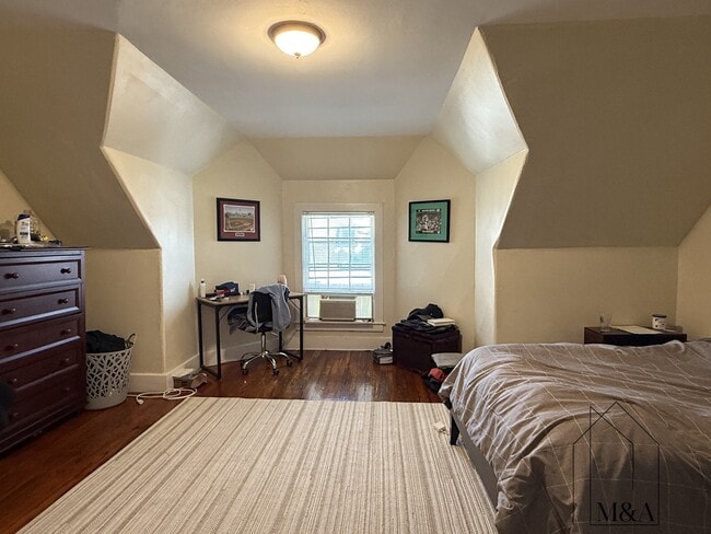 Building Photo - 12 Braemore Rd