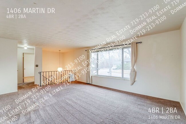 Building Photo - 1406 Martin Dr