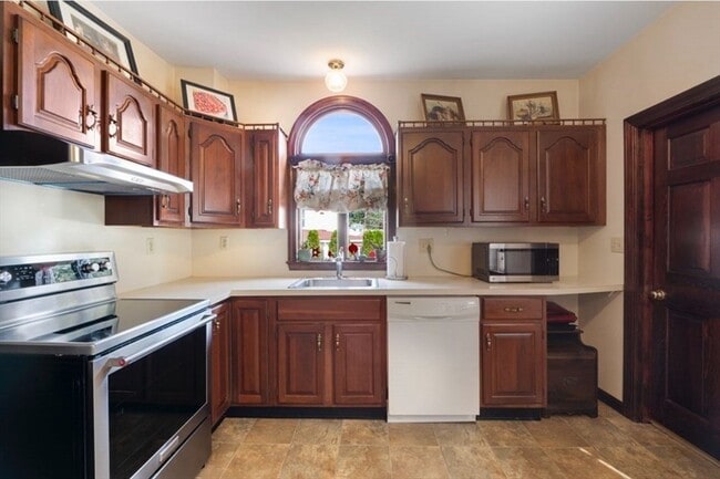 Building Photo - 12 Endicott St