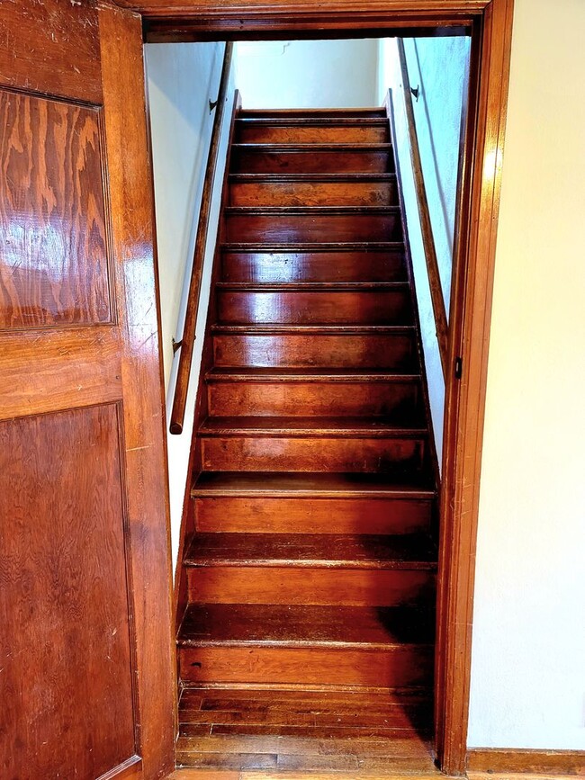 Building Photo - Charming 4 Bedroom on the North Side of Ma...