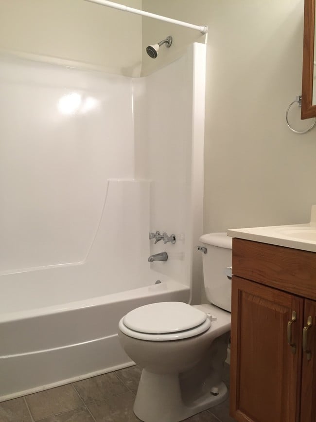 Building Photo - 20 White Cir