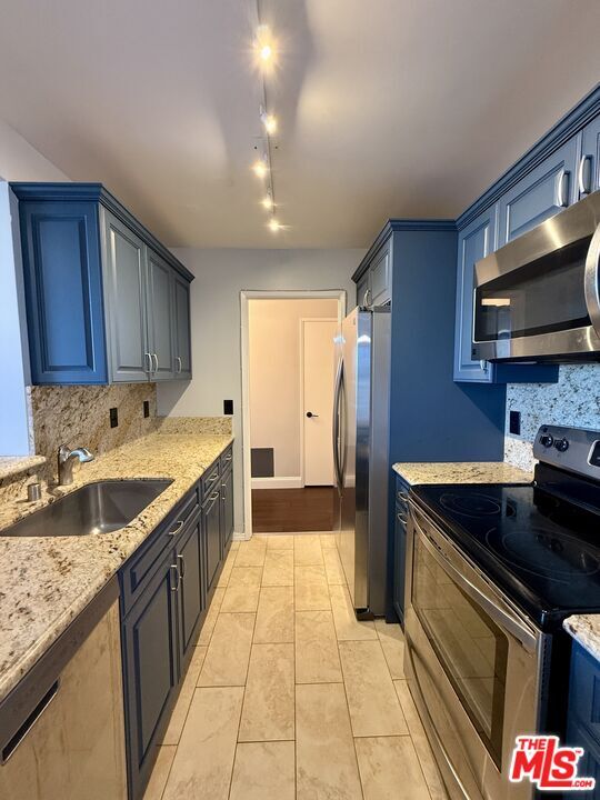 Building Photo - 8530 Holloway Dr