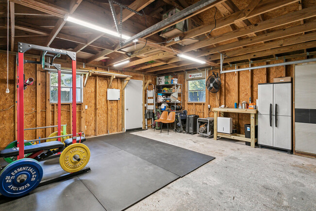 Building Photo - 1408 E Mallory St