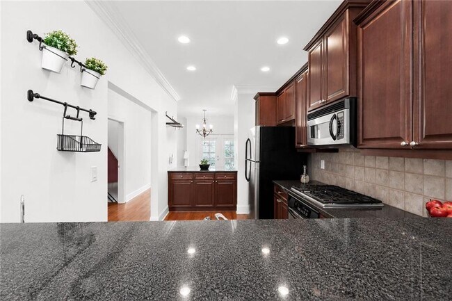 Building Photo - 5490 Glenridge Park NE