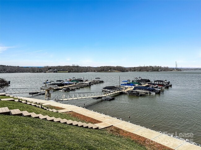 Building Photo - 13933 Queens Harbor Rd
