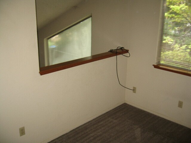 Building Photo - 1174 E Goshen Ave