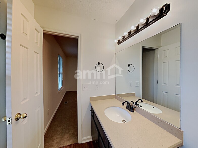 Building Photo - 200 Priest View Dr