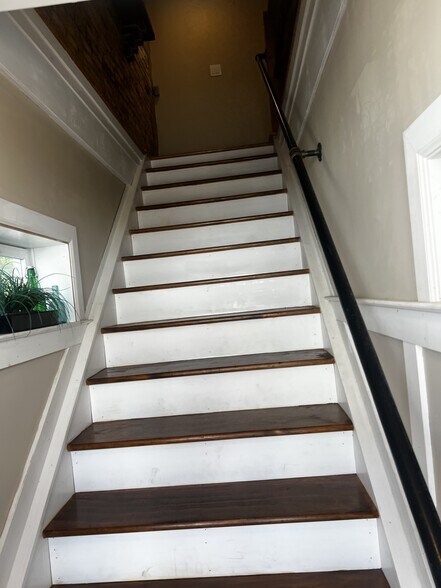 entry - 104 N Essex Ave