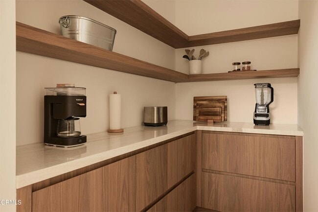 Building Photo - 11638 Kling St