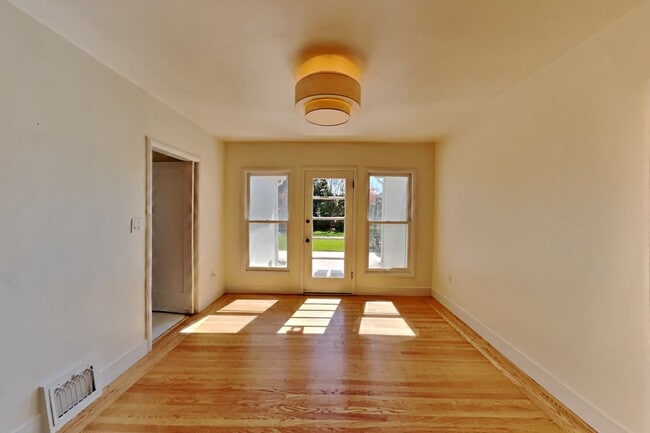 Building Photo - Charming Land Park Cottage – A Hidden Gem in the Heart of the City