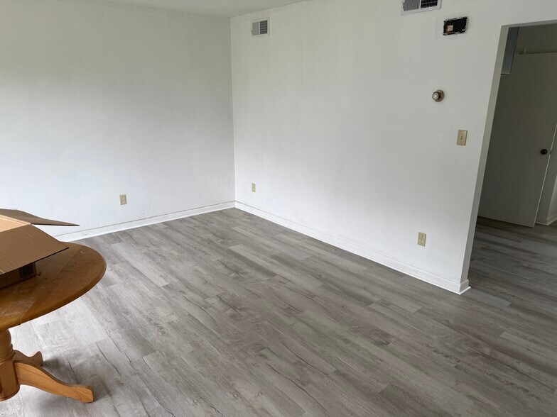 Living Room - 430 N 20th St