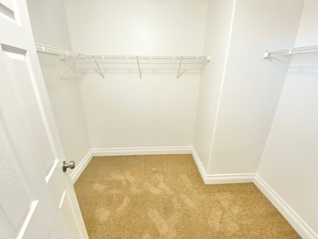 Building Photo - BEAUTIFUL 3 BEDROOM 2.5 BATHROOM 2 CAR GAR...