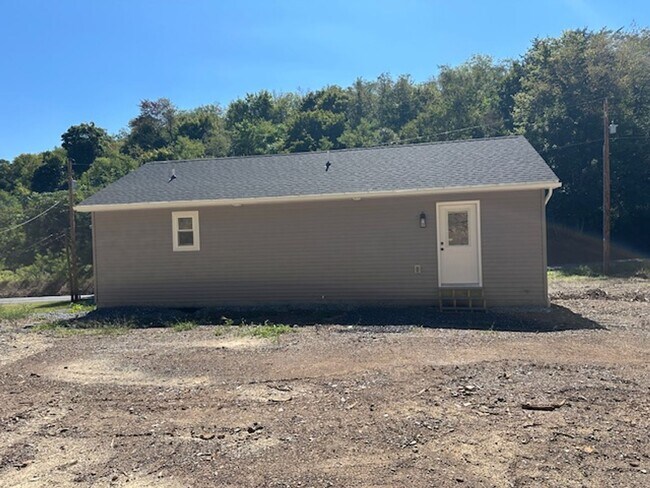 Building Photo - 476 Gravel Hill Rd