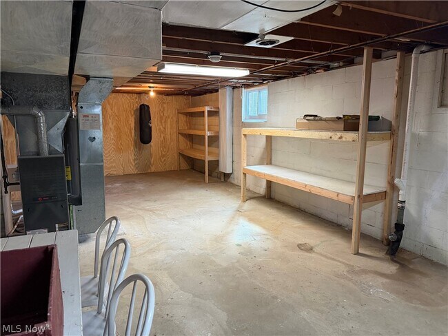 Building Photo - 290 Glenview Rd