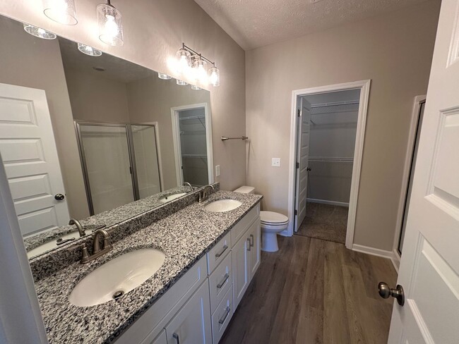 Building Photo - BRAND NEW 4 Bed 3 Bath Townhome Near The H...