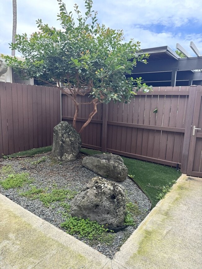 Building Photo - Koko Isle Circle - Renovated 3 bedroom, 2.5 bath townhome with carport