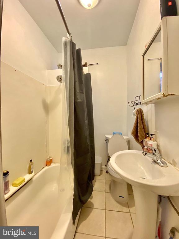 Building Photo - 2030 N Gratz St