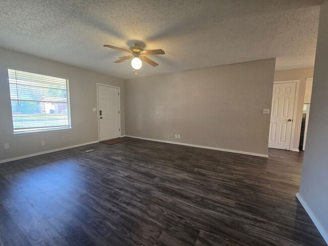 Building Photo - 3 Bedroom 2 Bath home in Shawnee!