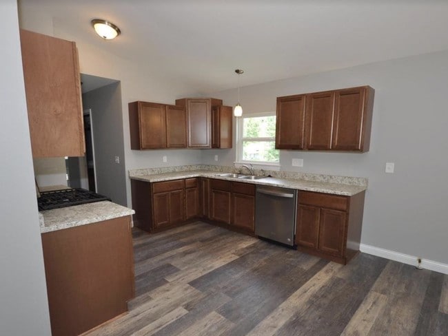 Building Photo - 252 Seminole St