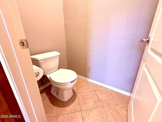 Building Photo - 705 W Queen Creek Rd